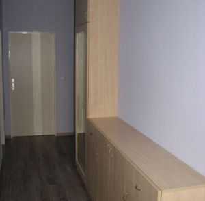 Prostorná vestavěná skříň do ložnice