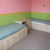 nábytkové vybavení dětského pokoje včetně postelí s úložným prostorem