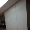 vestavná skříň vyrobená na míru pro atypické prostory podkroví